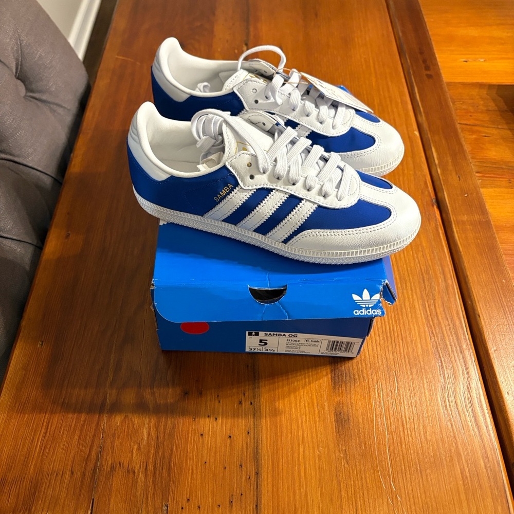 NWT Adidas Kids' White and Blue Samba